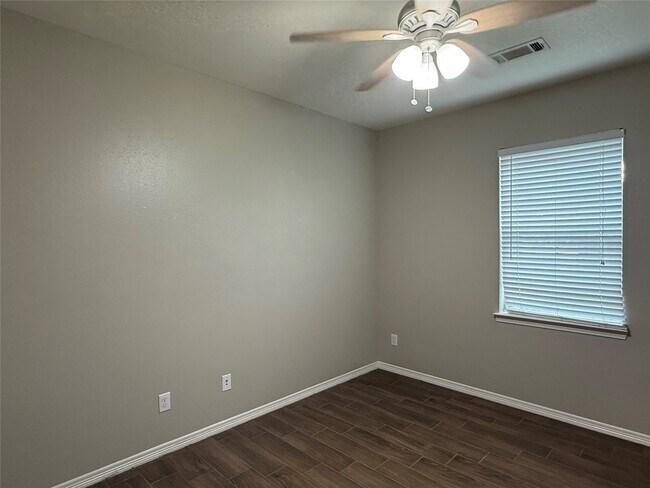 Building Photo - 13115 Southern Valley Dr
