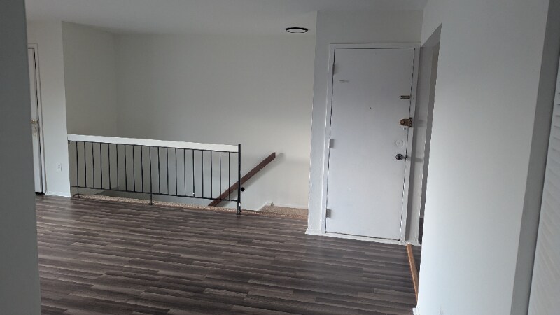 Building Photo - 1204 N Oaks Blvd