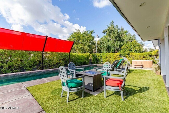 Building Photo - 5002 N 38th Pl