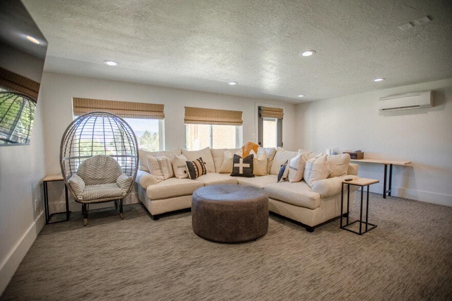 Building Photo - 160 W 1600 S