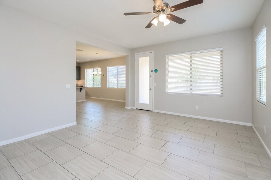 Building Photo - 2357 S Lorena