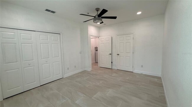 Building Photo - 16303 Enclave Village Dr