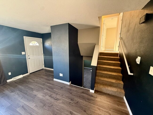 Building Photo - 3 Bedroom Home with Large Yard