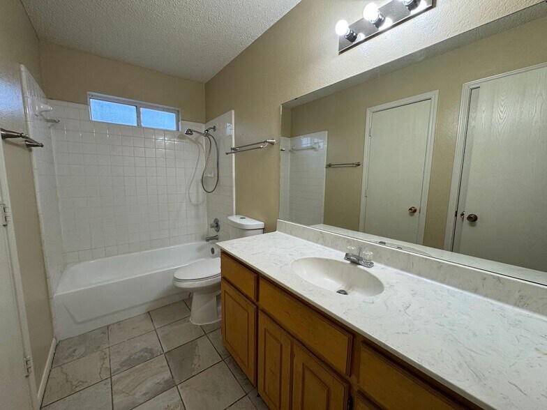 Building Photo - 4304 Sand Dollar Dr