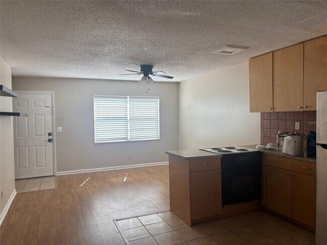 Building Photo - 9213 Tudor Dr