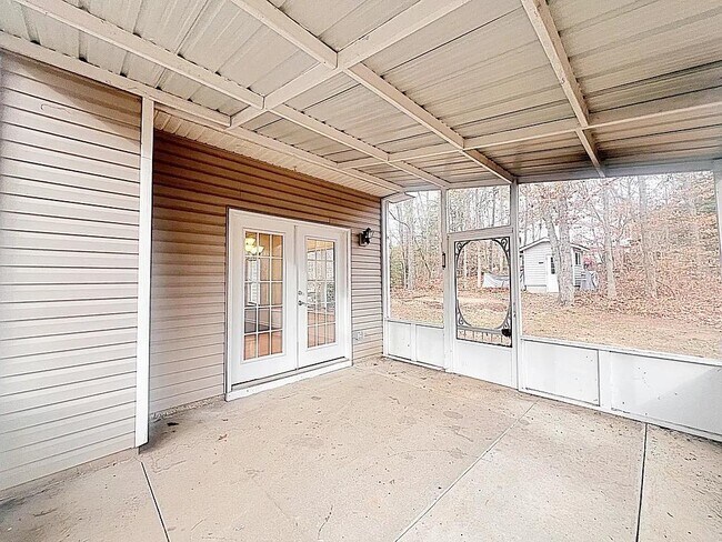 Building Photo - 206 Beauclair Dr