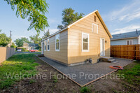 Building Photo - Small 2 Bedroom Home in Convenient Location