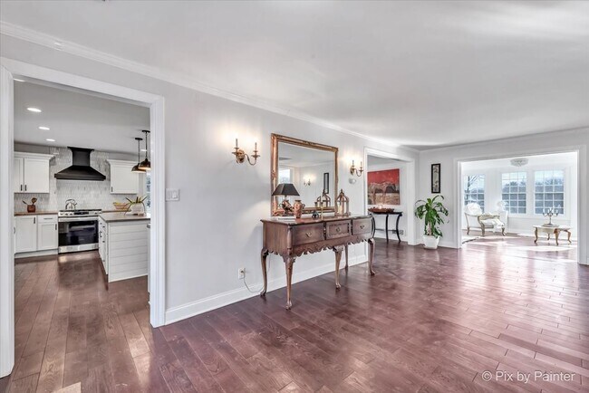 Building Photo - 708 S Rose Farm Rd