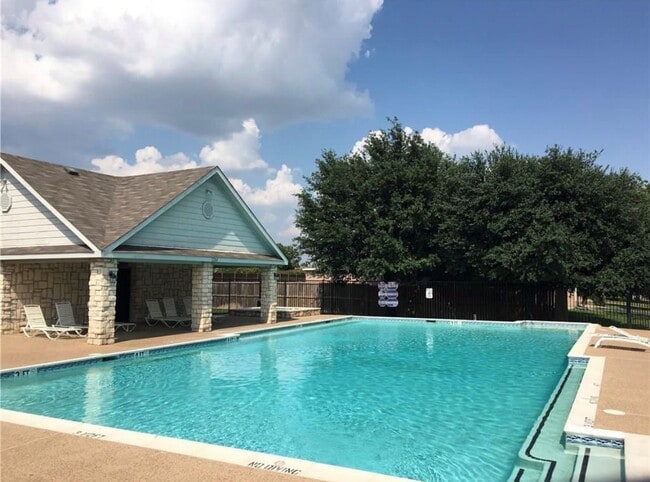 community pool - 2449 Texoma Dr