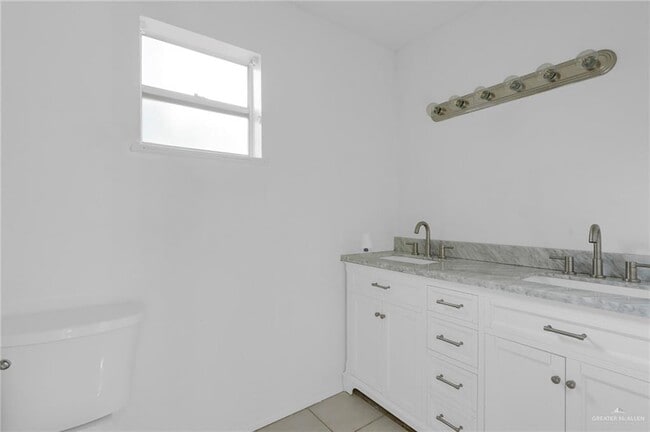 Building Photo - 1307 E Helmer St