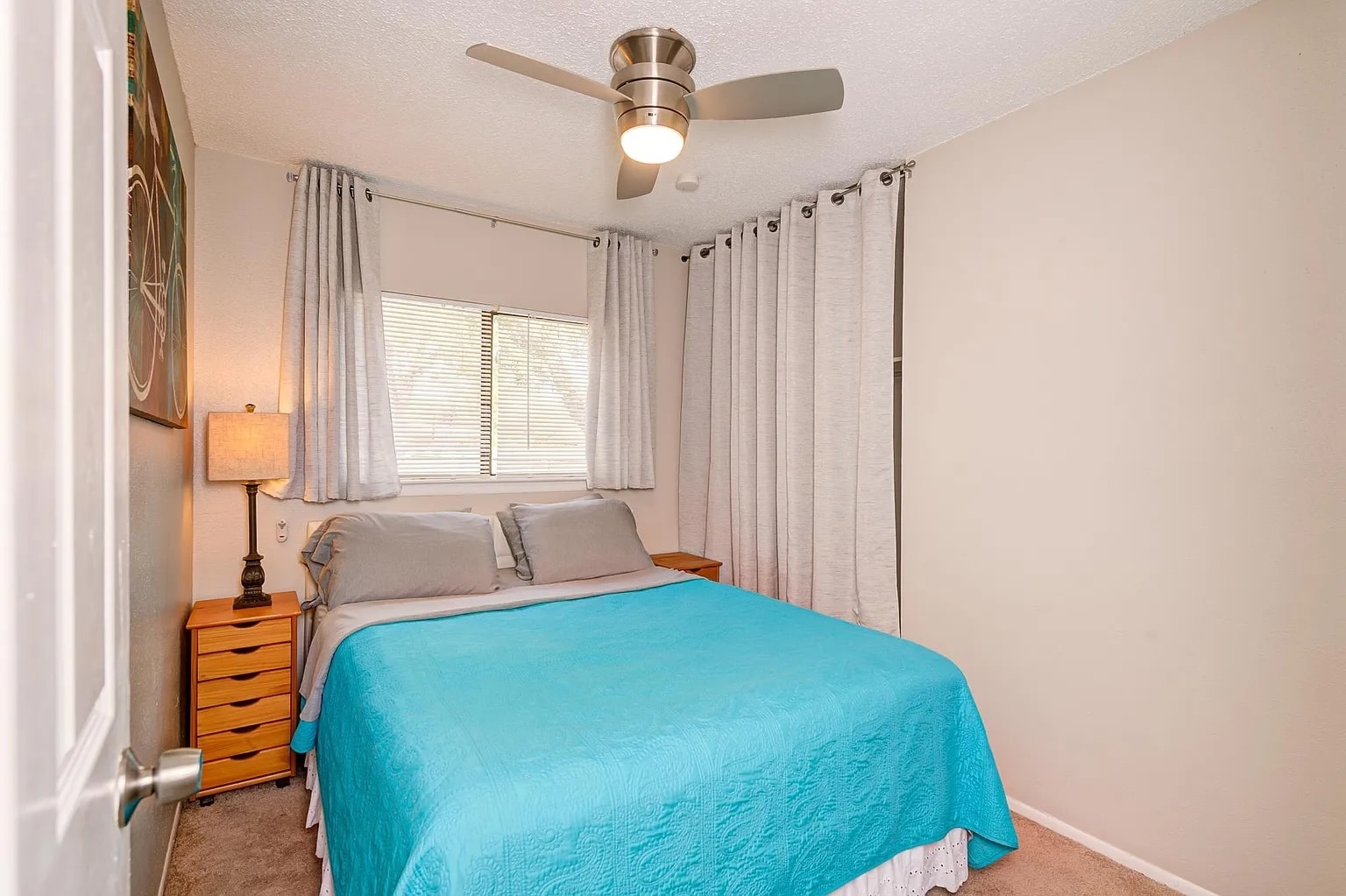 Building Photo - 6202 Valley Knight