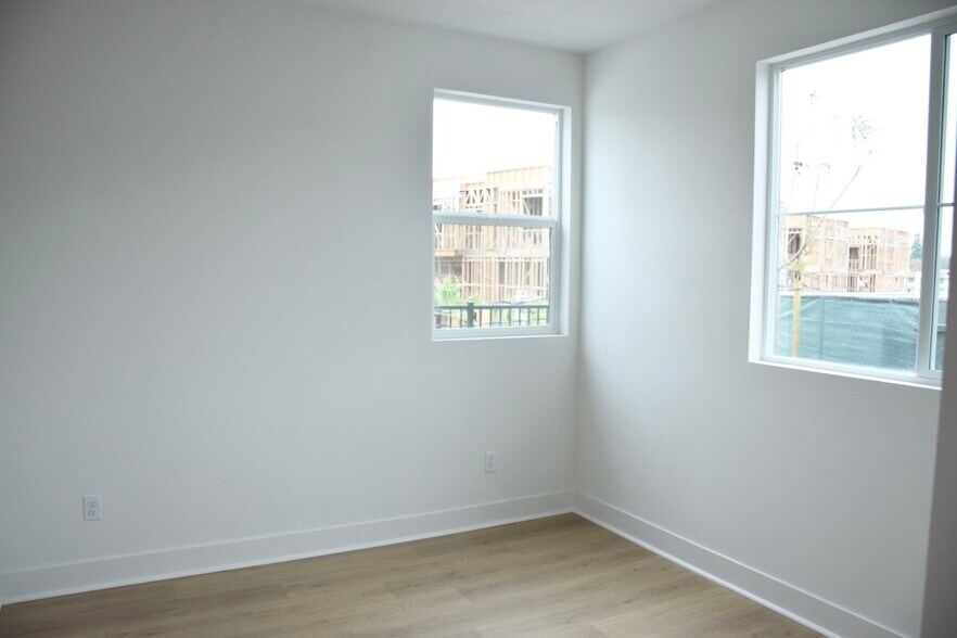 Building Photo - 1630 Saratoga Ln