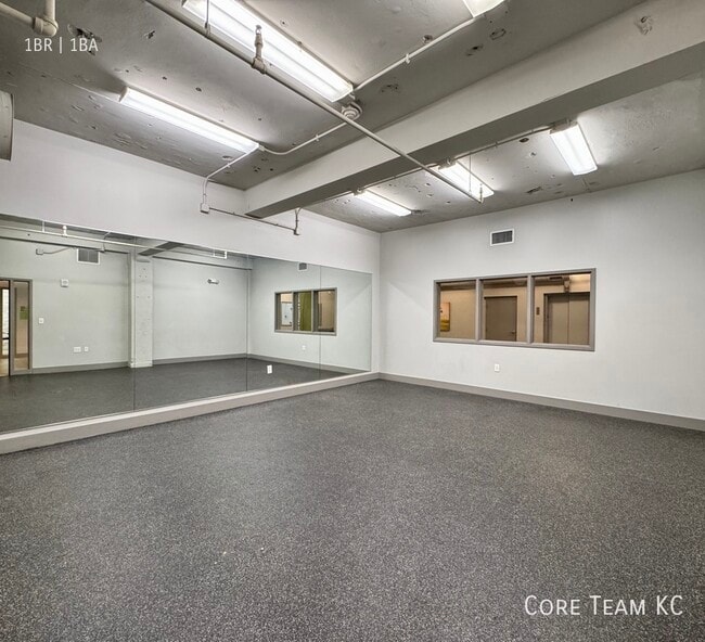 Building Photo - 1121 McGee St