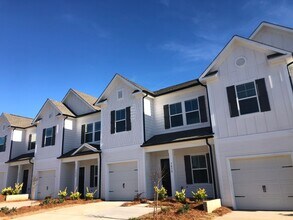 Building Photo - BEAUTIFUL 3BD/2.5BTH Townhome - Belmont -July/August Move In