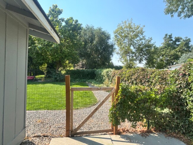 Building Photo - 722 S Kcid Rd