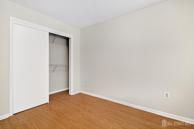 Building Photo - 70 Hampshire Dr