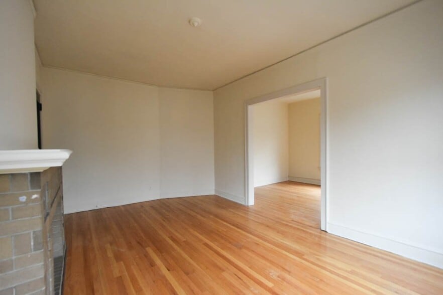 Building Photo - 805 Dempster St