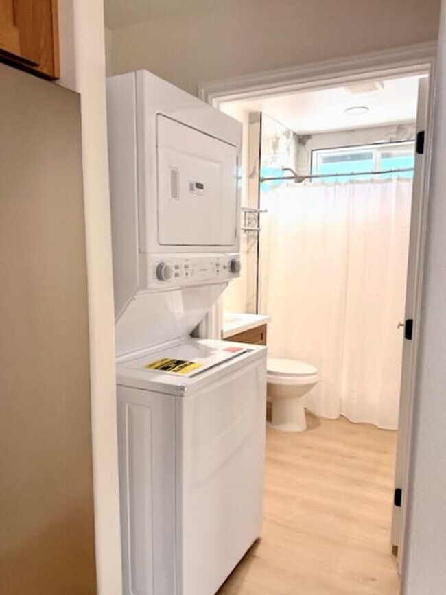 Building Photo - Spacious 3BR/2BA Home with Open Floor Plan, Garage & Washer/Dryer