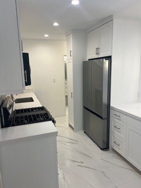 Building Photo - 1014 1/2 Hyperion Ave