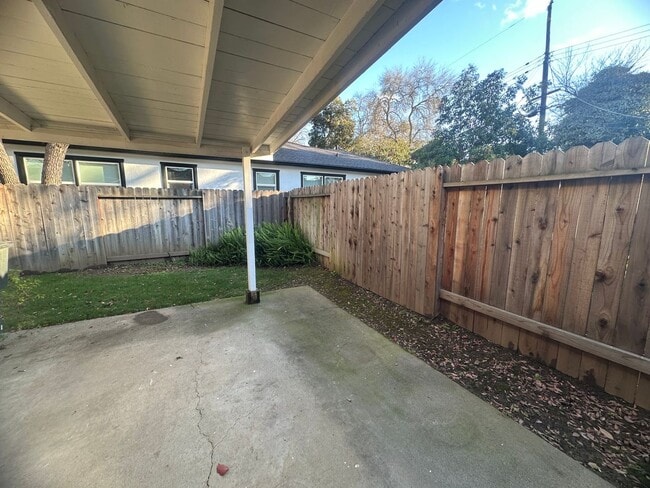 Building Photo - 4767001 /65T