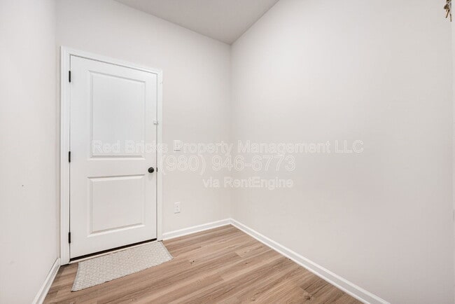 Building Photo - 9046 Evercrisp Ln