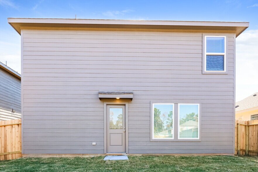 Building Photo - 15286 Abella Dr