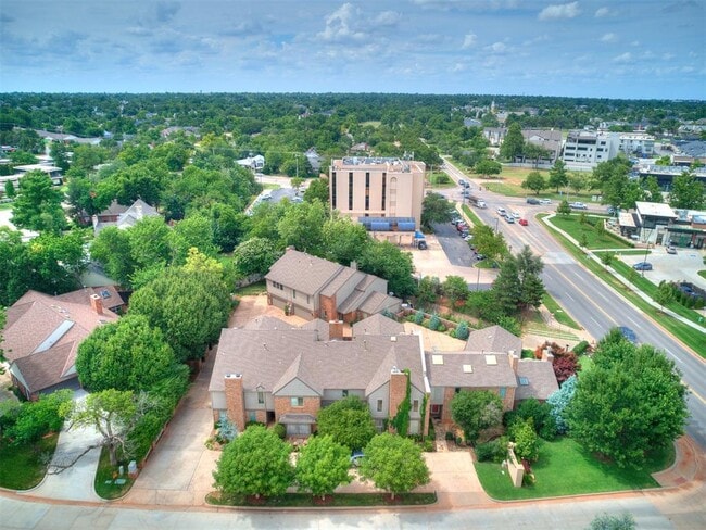 Building Photo - 1201 Glenbrook Dr