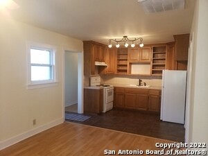 Building Photo - 111 N Brackenridge St