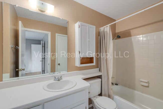 Building Photo - 2265 S Buckley Rd