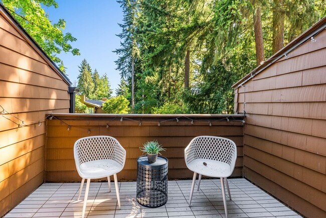 Building Photo - 2Bd/2Ba Kirkland Condo