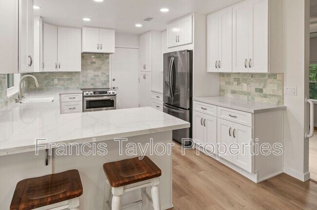 Building Photo - 10204 Lake Meadow Ln