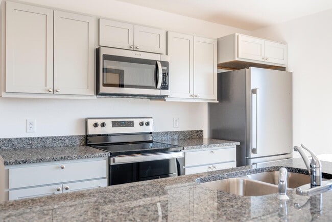 Building Photo - 2949 Aspen Dr