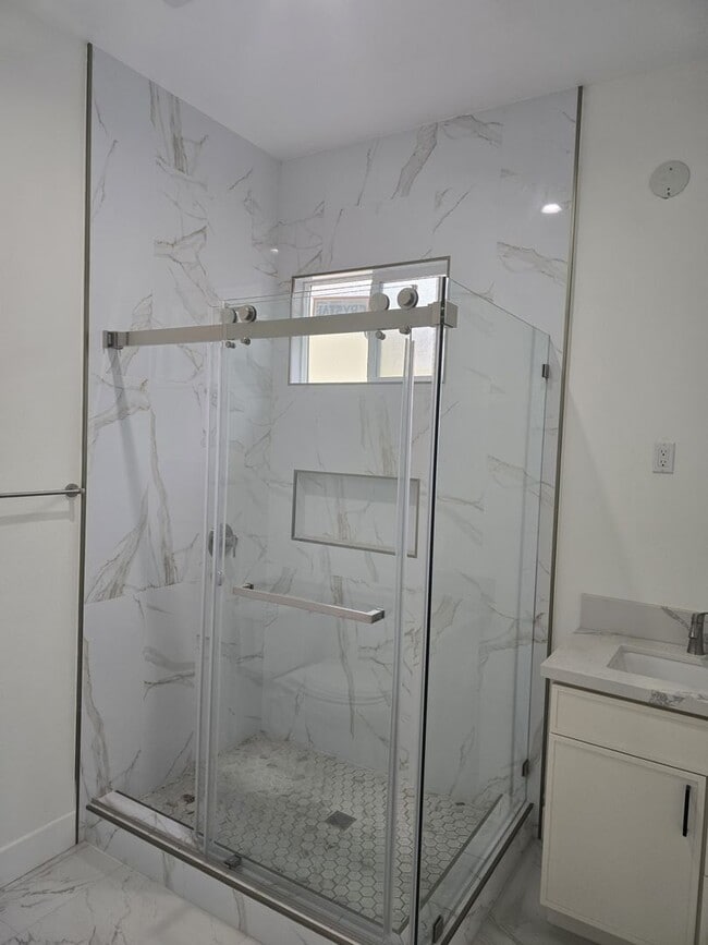 Building Photo - Newly Built Spacious 4 Bed/4 Bath Home in Garden Grove for Lease