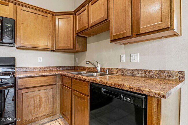 Building Photo - 714 HC Gilbert Minjares Dr