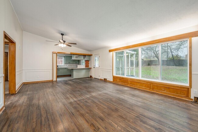 Building Photo - 1520 N Yale Blvd