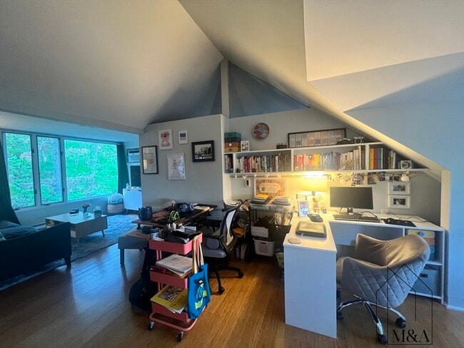 Building Photo - 56 Oliver St