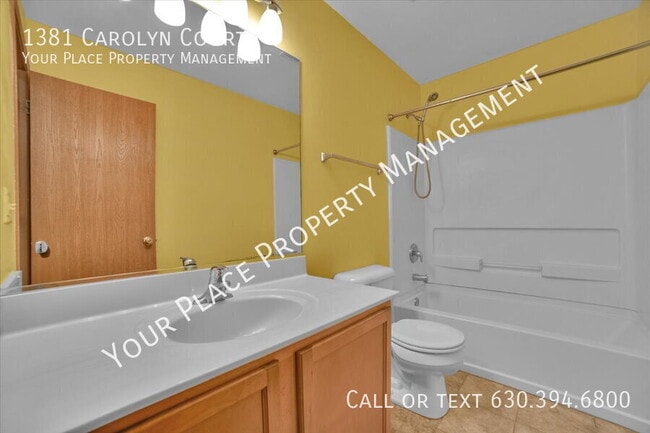 Building Photo - 1381 Carolyn Ct