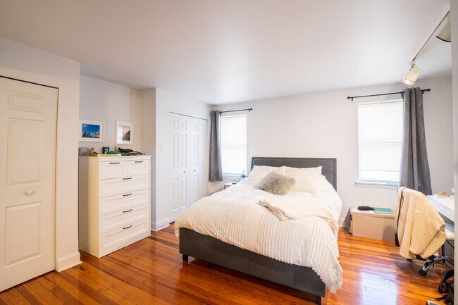 Building Photo - Large Center City Rittenhouse Four Bedroom Home