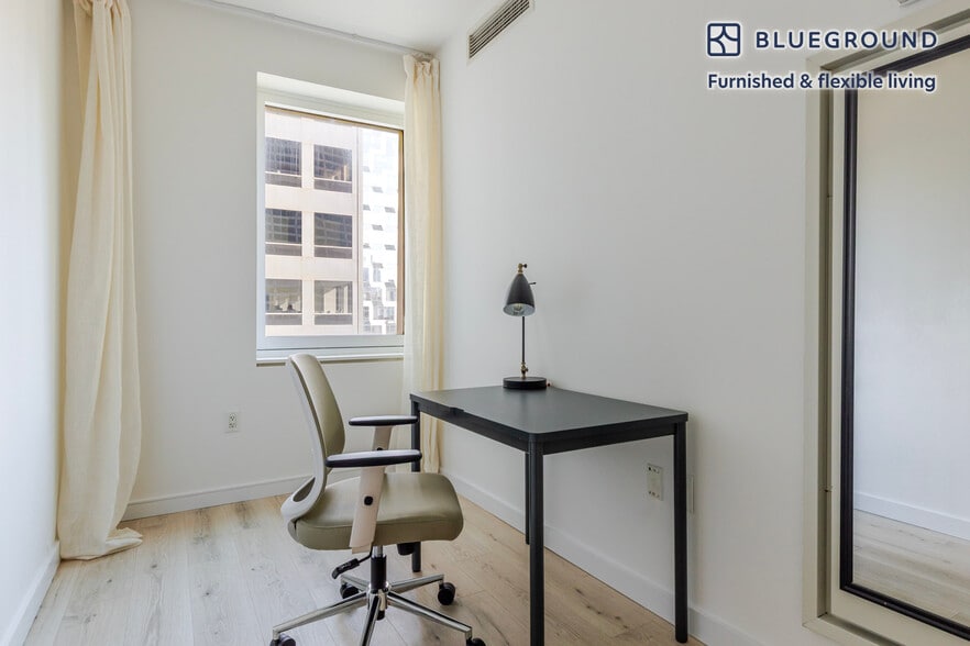 Building Photo - 70 W 45th St