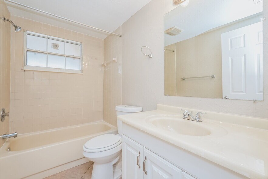 Building Photo - 6024 Boxwood Dr