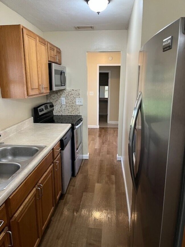Primary Photo - 2 bedroom / 2 bath available soon!