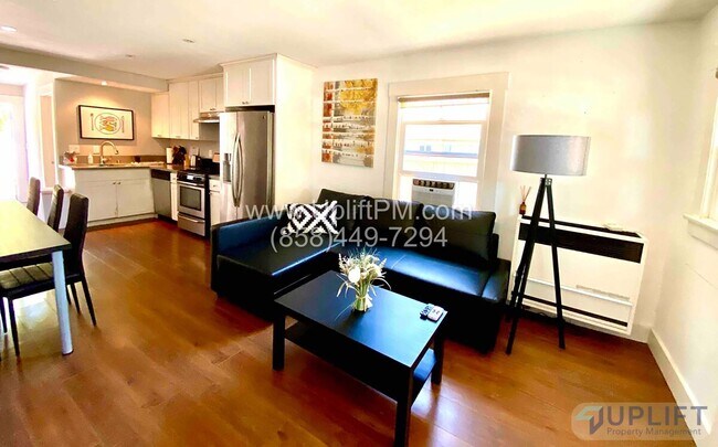 Building Photo - 36th (3637-3639)