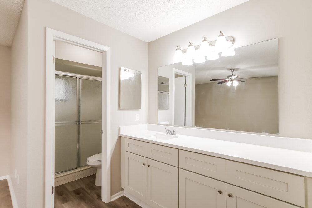 Building Photo - 1304 Sterling Oaks Dr