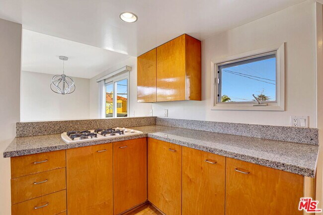 Building Photo - 811 21st St