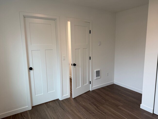 Building Photo - Brand new 3 bedroom 3 full bath townhouse in Thurston!