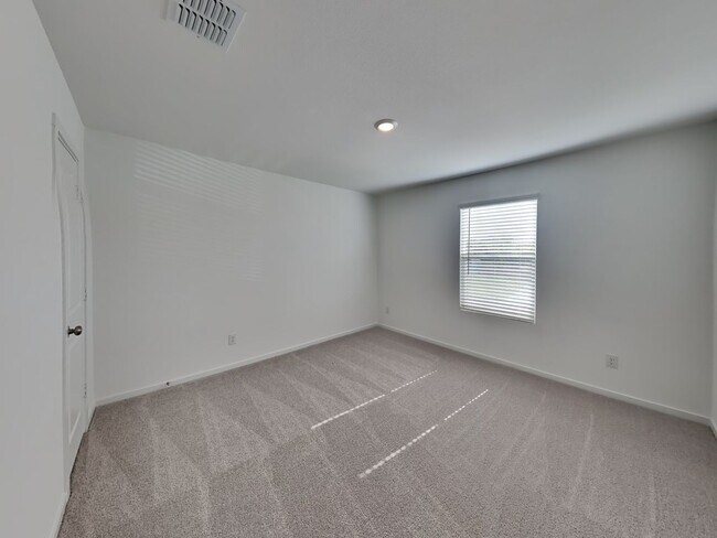 Building Photo - ***FREE MONTHS RENT WITH MOVE IN ON OR BEFORE 12-31-2025***