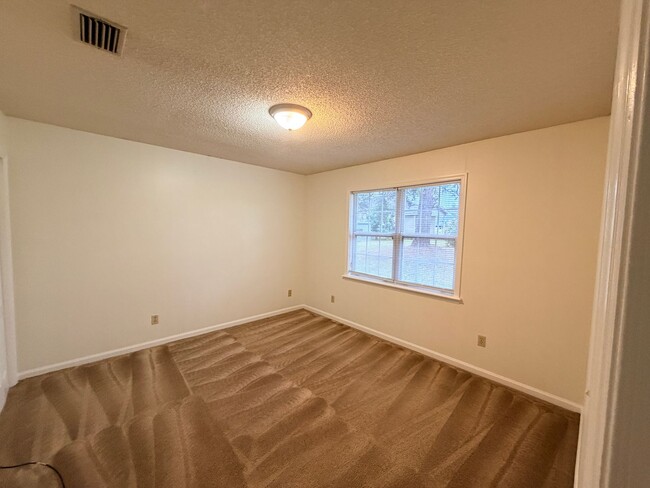 Building Photo - 3 Bedroom/2 Bath home in North Lake Subdiv...