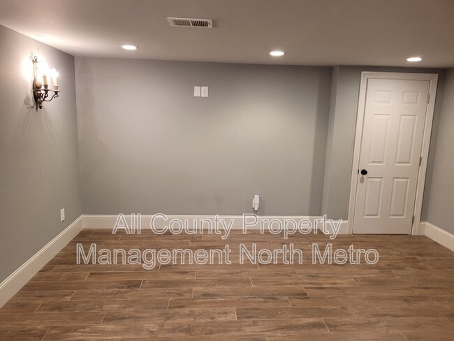 Building Photo - 6325 Hampton Highlands Dr