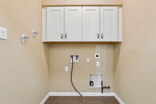 Building Photo - 501 S Meadowlark St