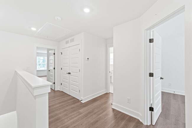 Building Photo - Bright & Modern New Construction Townhome